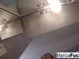 Marica hase ใน ยั่วยวน ชุดชั้นใน masturbates ใน the กระจก