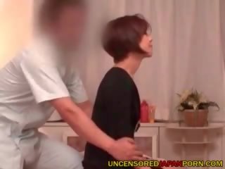 Ongecensureerde japans seks film massage kamer vies klem met superieur milf