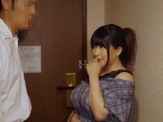 Японки доставка здраве чудесен голям бюст студент случайно започва врата на учител клиент