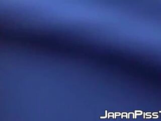 Японська милашки спалах волохата кицьки під час публічний пісяти | xhamster