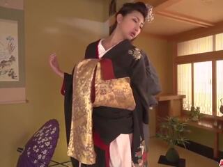 Milf panee alas hänen kimono varten a iso mulkku: vapaa hd likainen klipsi 9f