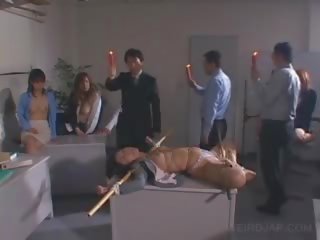 יפני מלוכלך וידאו עבד מוענש עם smashing דוֹנַג dripped ב שלה גוף