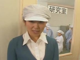 Oriental enfermeira espectáculos punhetas skills