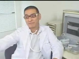 Asiática médicos exame