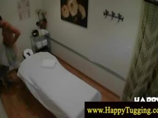 Masseuse gets a duýgy of her new toy