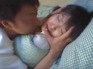 Súper asiática adolescente follada por su padrastro